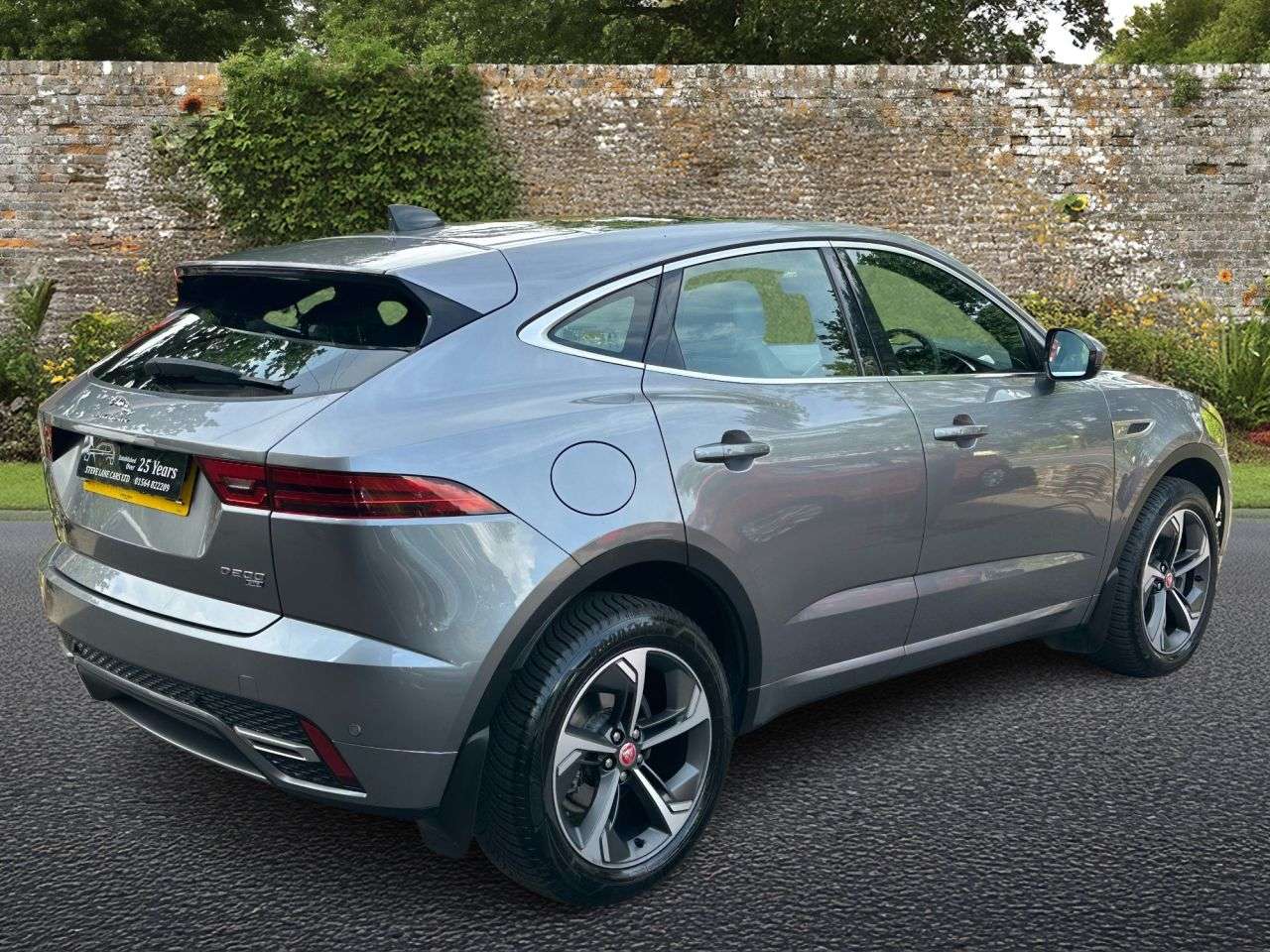 A 2021 JAGUAR E-PACE 2.0 D204 MHEV R-Dynamic SE SUV 5dr Diesel Auto AWD Euro 6 (s/s) (204 ps) R A 2021 JAGUAR E-PACE 2.0 D204 MHEV R-Dynamic SE SUV 5dr Diesel Auto AWD Euro 6 (s/s) (204 ps) R