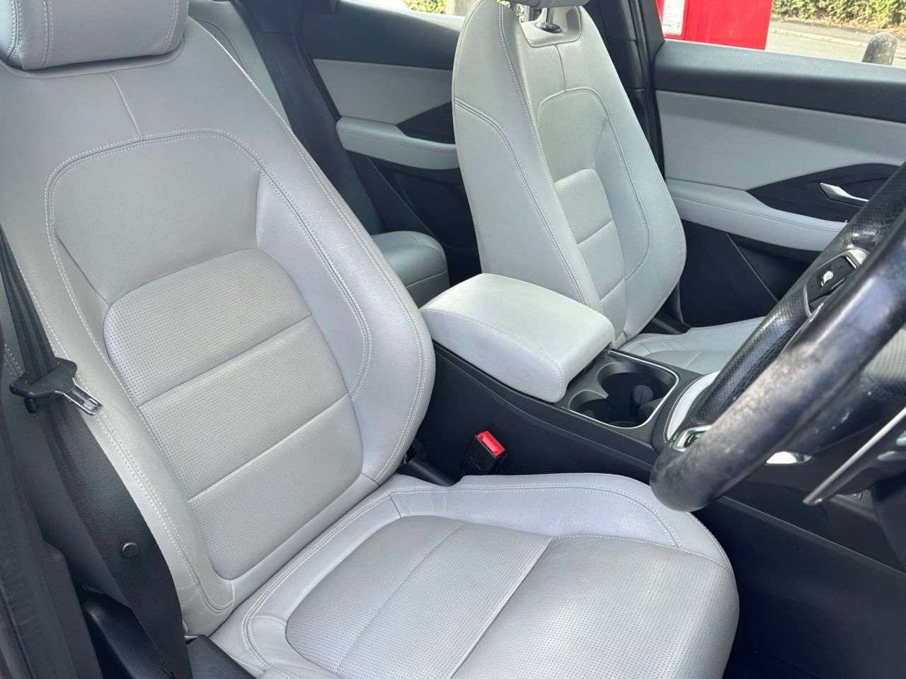 A 2021 JAGUAR E-PACE 2.0 D204 MHEV R-Dynamic SE SUV 5dr Diesel Auto AWD Euro 6 (s/s) (204 ps) R A 2021 JAGUAR E-PACE 2.0 D204 MHEV R-Dynamic SE SUV 5dr Diesel Auto AWD Euro 6 (s/s) (204 ps) R