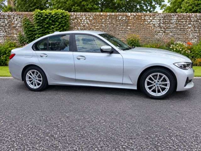 A 2020 BMW 3 SERIES 2.0 318d SE Saloon 4dr Diesel Manual Euro 6 (s/s) (150 ps) A 2020 BMW 3 SERIES 2.0 318d SE Saloon 4dr Diesel Manual Euro 6 (s/s) (150 ps)