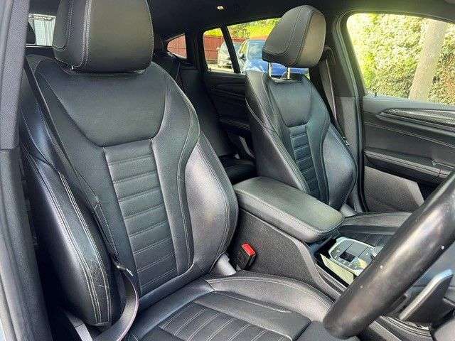 A 2021 BMW X4 3.0 M40d MHT SUV 5dr Diesel Hybrid Auto xDrive Euro 6 (s/s) (340 ps) A 2021 BMW X4 3.0 M40d MHT SUV 5dr Diesel Hybrid Auto xDrive Euro 6 (s/s) (340 ps)