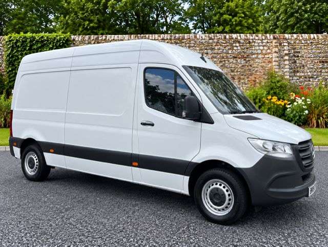 A 2019 MERCEDES-BENZ SPRINTER 2.1 314 CDI Panel Van 5dr Diesel Manual FWD L2 H2 Euro 6 (143 ps) A 2019 MERCEDES-BENZ SPRINTER 2.1 314 CDI Panel Van 5dr Diesel Manual FWD L2 H2 Euro 6 (143 ps)