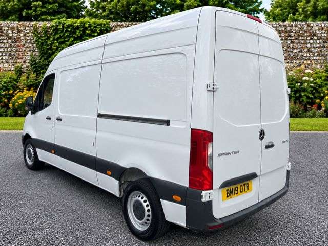 A 2019 MERCEDES-BENZ SPRINTER 2.1 314 CDI Panel Van 5dr Diesel Manual FWD L2 H2 Euro 6 (143 ps) A 2019 MERCEDES-BENZ SPRINTER 2.1 314 CDI Panel Van 5dr Diesel Manual FWD L2 H2 Euro 6 (143 ps)