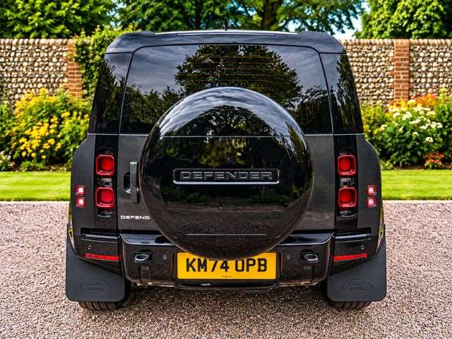 2024 LAND ROVER DEFENDER 110 2024 LAND ROVER DEFENDER 110