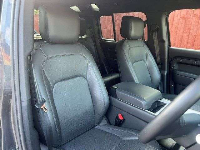 A 2024 LAND ROVER DEFENDER 110 3.0 D350 MHEV X-Dynamic HSE SUV 5dr Diesel Auto 4WD Euro 6 (s/s) (350 ps) A 2024 LAND ROVER DEFENDER 110 3.0 D350 MHEV X-Dynamic HSE SUV 5dr Diesel Auto 4WD Euro 6 (s/s) (350 ps)