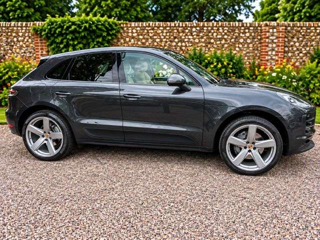 A 2020 PORSCHE MACAN 3.0T V6 S SUV 5dr Petrol PDK 4WD Euro 6 (s/s) (354 ps) A 2020 PORSCHE MACAN 3.0T V6 S SUV 5dr Petrol PDK 4WD Euro 6 (s/s) (354 ps)
