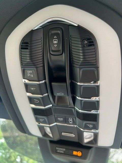 2020 PORSCHE MACAN 2020 PORSCHE MACAN