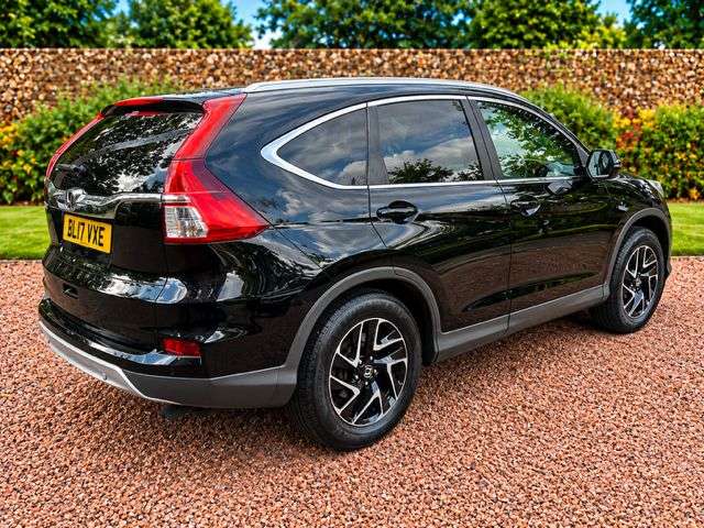 A 2017 HONDA CR-V 1.6 i-DTEC SE Plus Navi SUV 5dr Diesel Manual Euro 6 (s/s) (120 ps) A 2017 HONDA CR-V 1.6 i-DTEC SE Plus Navi SUV 5dr Diesel Manual Euro 6 (s/s) (120 ps)