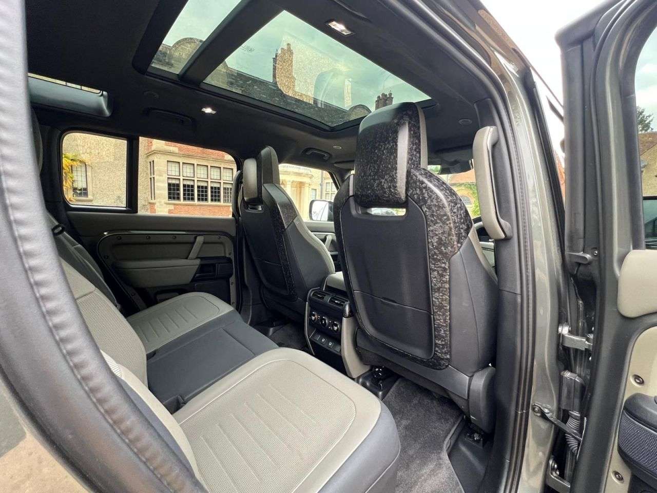 2025 LAND ROVER DEFENDER 110 2025 LAND ROVER DEFENDER 110