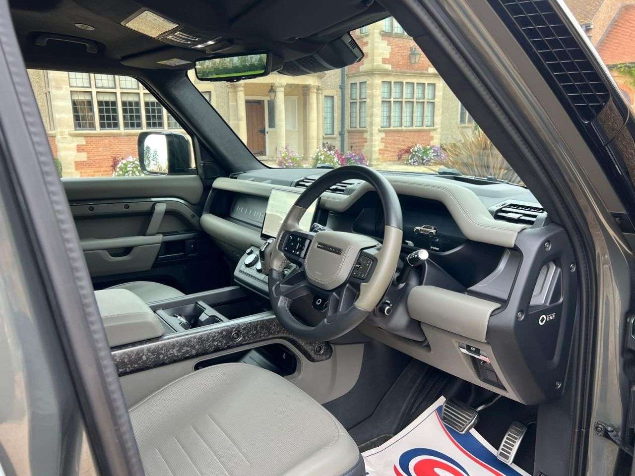 A 2025 LAND ROVER DEFENDER 110 4.4P V8 MHEV OCTA Edition One SUV 5dr Petrol Auto 4WD Euro 6 (s/s) (635 ps) A 2025 LAND ROVER DEFENDER 110 4.4P V8 MHEV OCTA Edition One SUV 5dr Petrol Auto 4WD Euro 6 (s/s) (635 ps)