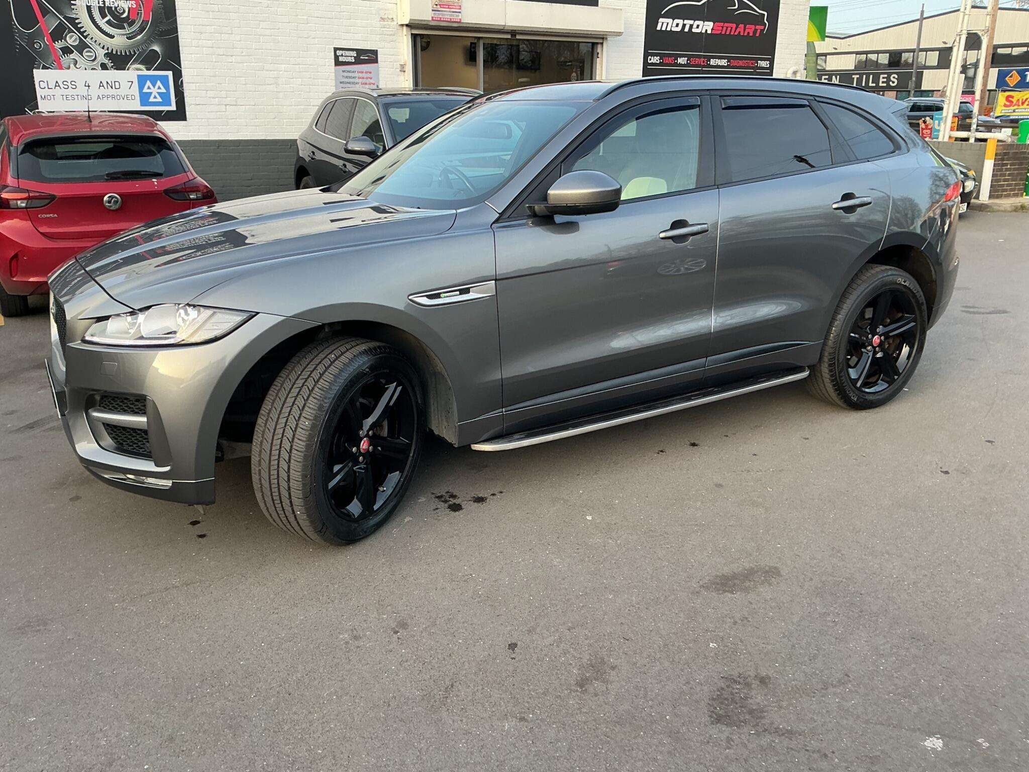 A 2018 JAGUAR F-PACE 2.0 D180 R-Sport Auto AWD Euro 6 (s/s) 5dr A 2018 JAGUAR F-PACE 2.0 D180 R-Sport Auto AWD Euro 6 (s/s) 5dr