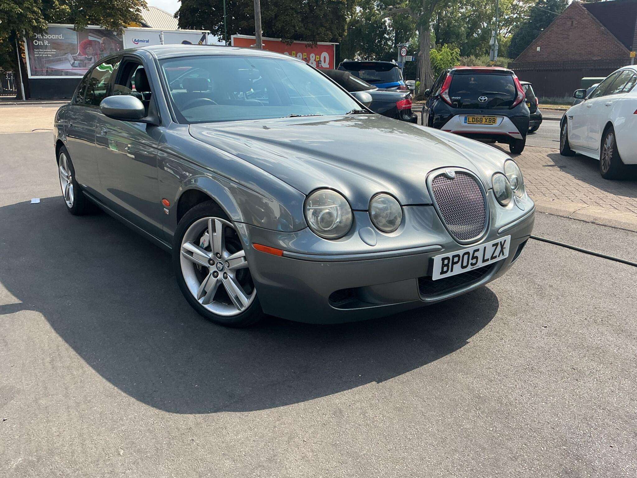 A 2005 JAGUAR S-TYPE 4.2 V8 R 4dr A 2005 JAGUAR S-TYPE 4.2 V8 R 4dr
