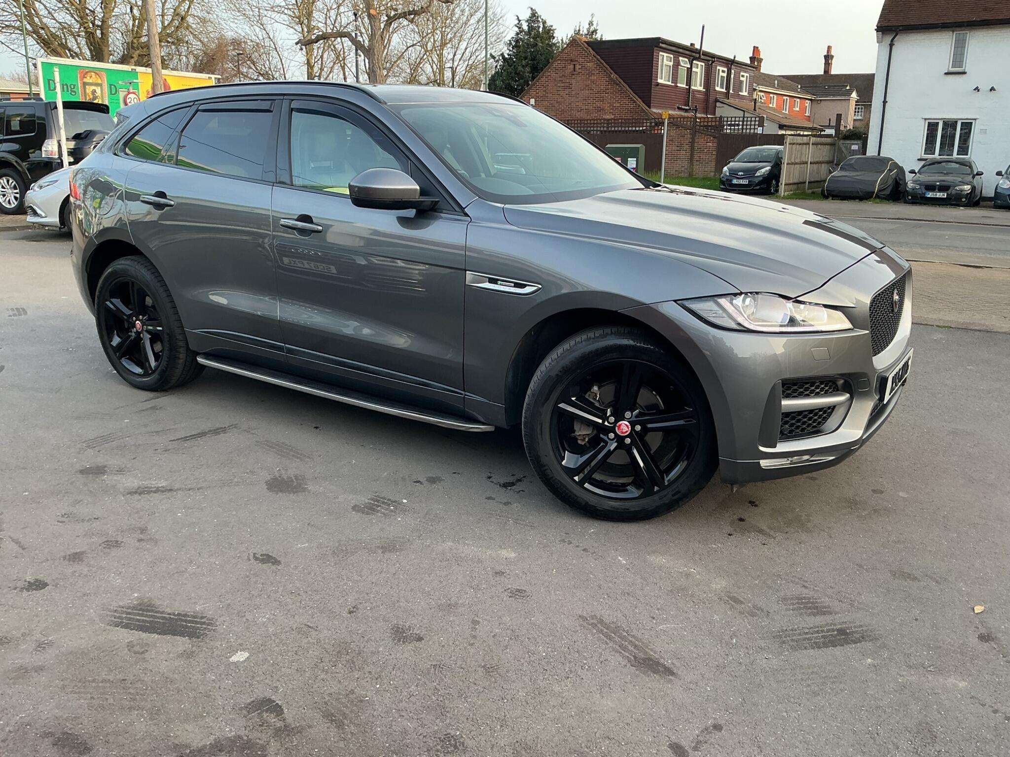A 2018 JAGUAR F-PACE 2.0 D180 R-Sport Auto AWD Euro 6 (s/s) 5dr A 2018 JAGUAR F-PACE 2.0 D180 R-Sport Auto AWD Euro 6 (s/s) 5dr