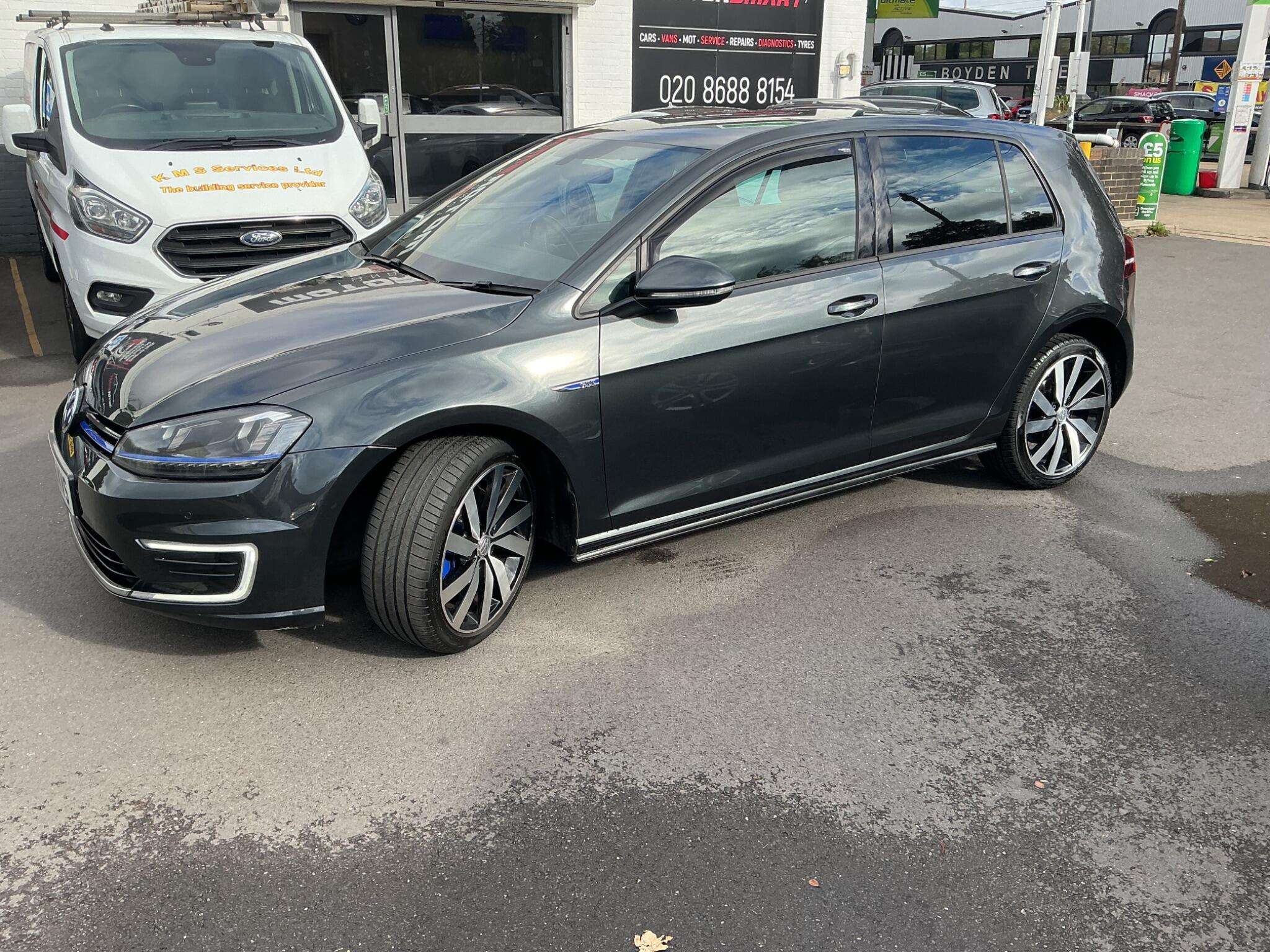 A 2016 VOLKSWAGEN GOLF 1.4 TSI GTE Nav DSG Euro 6 (s/s) 5dr A 2016 VOLKSWAGEN GOLF 1.4 TSI GTE Nav DSG Euro 6 (s/s) 5dr