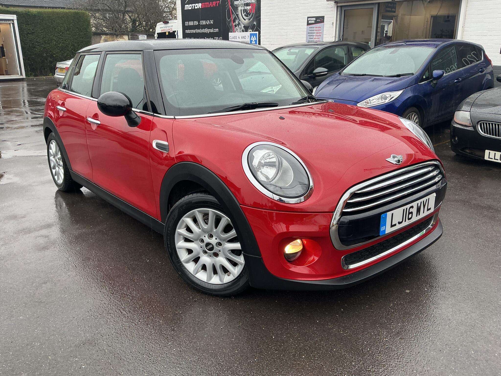 A 2016 MINI HATCH 1.5 Cooper Auto Euro 6 (s/s) 5dr A 2016 MINI HATCH 1.5 Cooper Auto Euro 6 (s/s) 5dr
