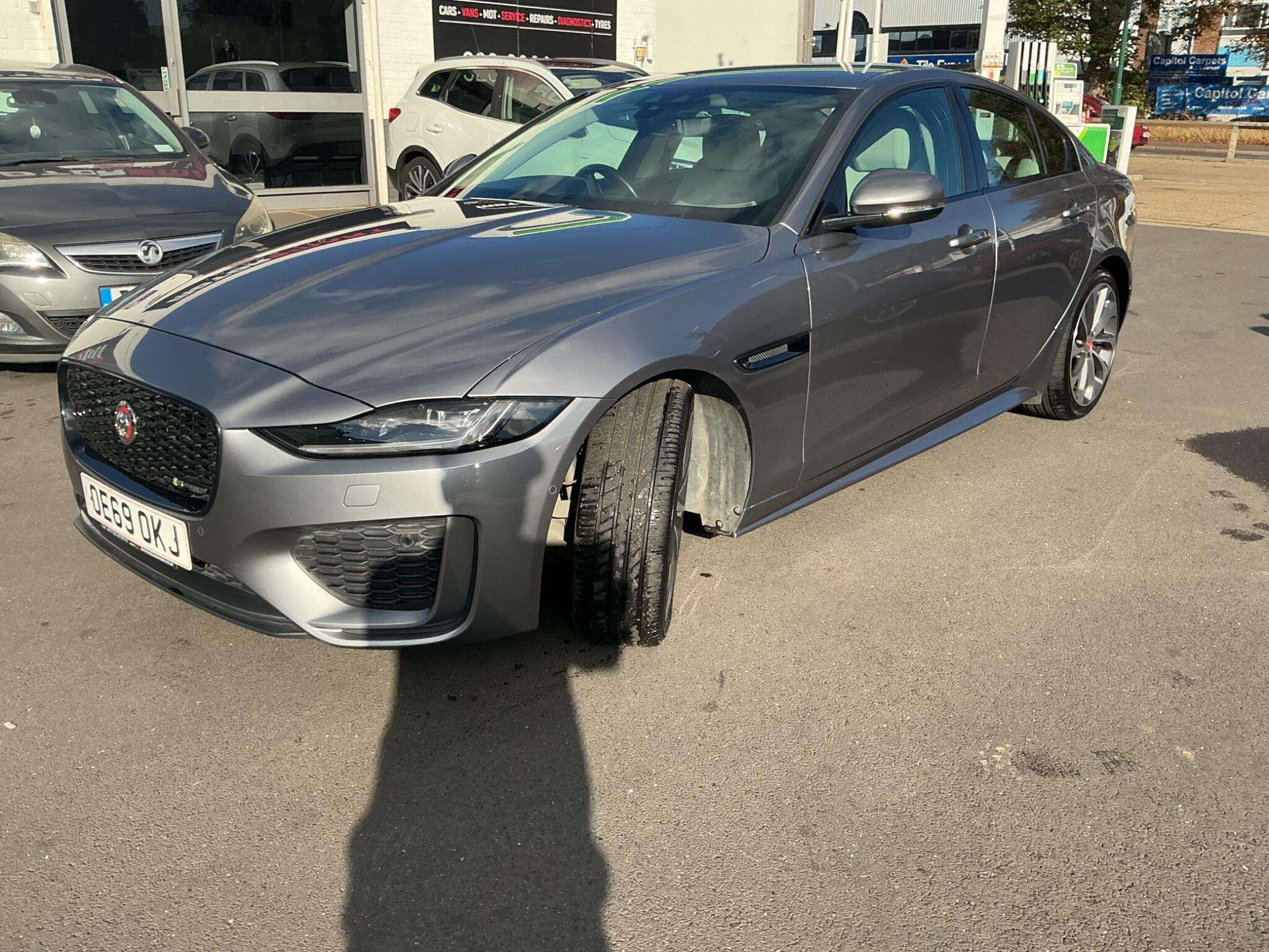 A 2019 JAGUAR XE 2.0 D180 R-Dynamic SE Auto Euro 6 (s/s) 4dr A 2019 JAGUAR XE 2.0 D180 R-Dynamic SE Auto Euro 6 (s/s) 4dr