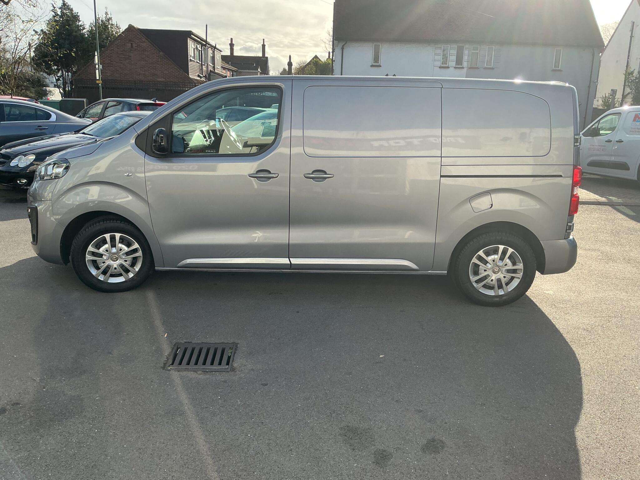 A 2022 VAUXHALL VIVARO 1.5 Turbo D 2700 Sportive L1 H1 Euro 6 (s/s) 6dr A 2022 VAUXHALL VIVARO 1.5 Turbo D 2700 Sportive L1 H1 Euro 6 (s/s) 6dr