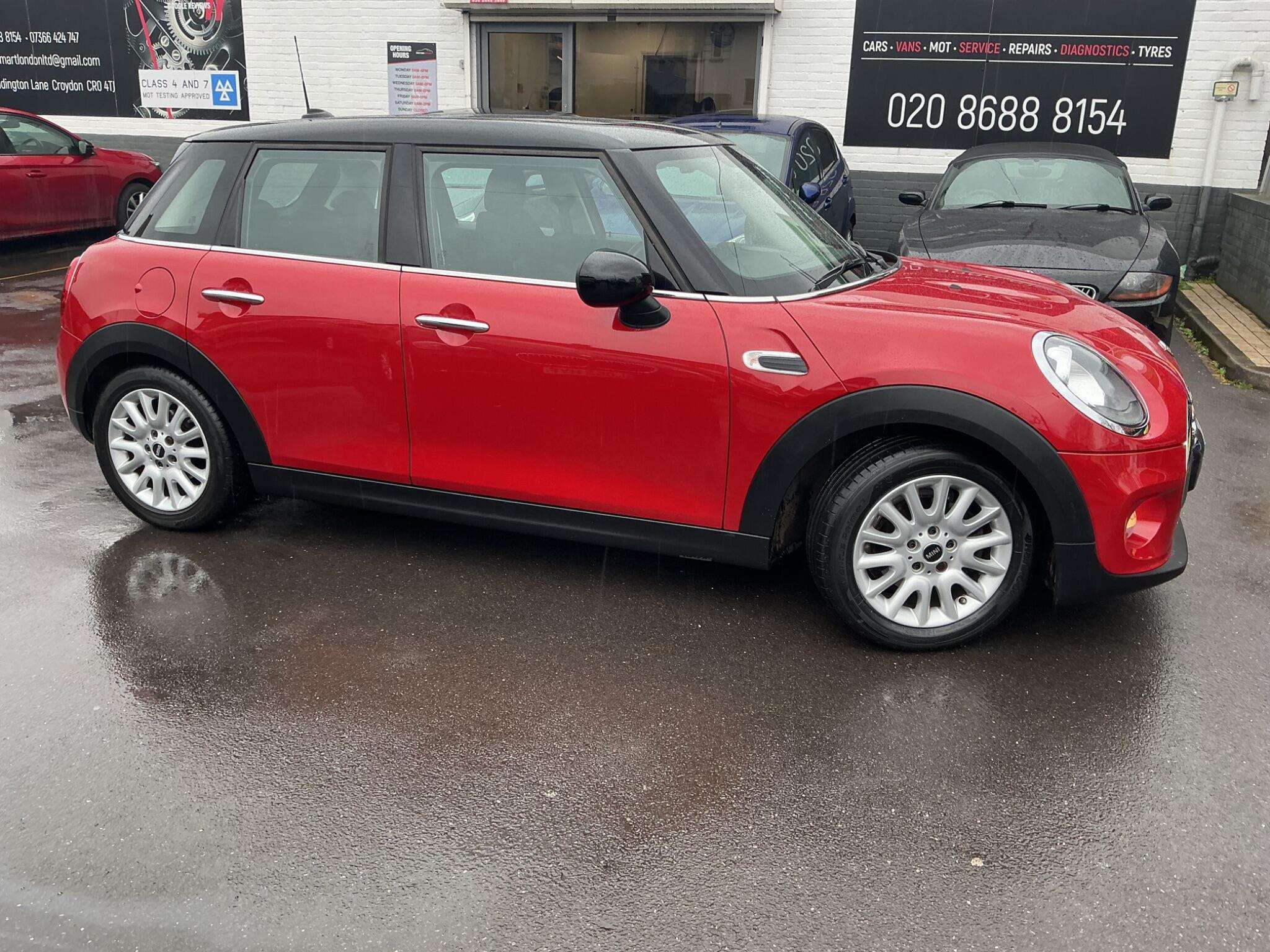 A 2016 MINI HATCH 1.5 Cooper Auto Euro 6 (s/s) 5dr A 2016 MINI HATCH 1.5 Cooper Auto Euro 6 (s/s) 5dr