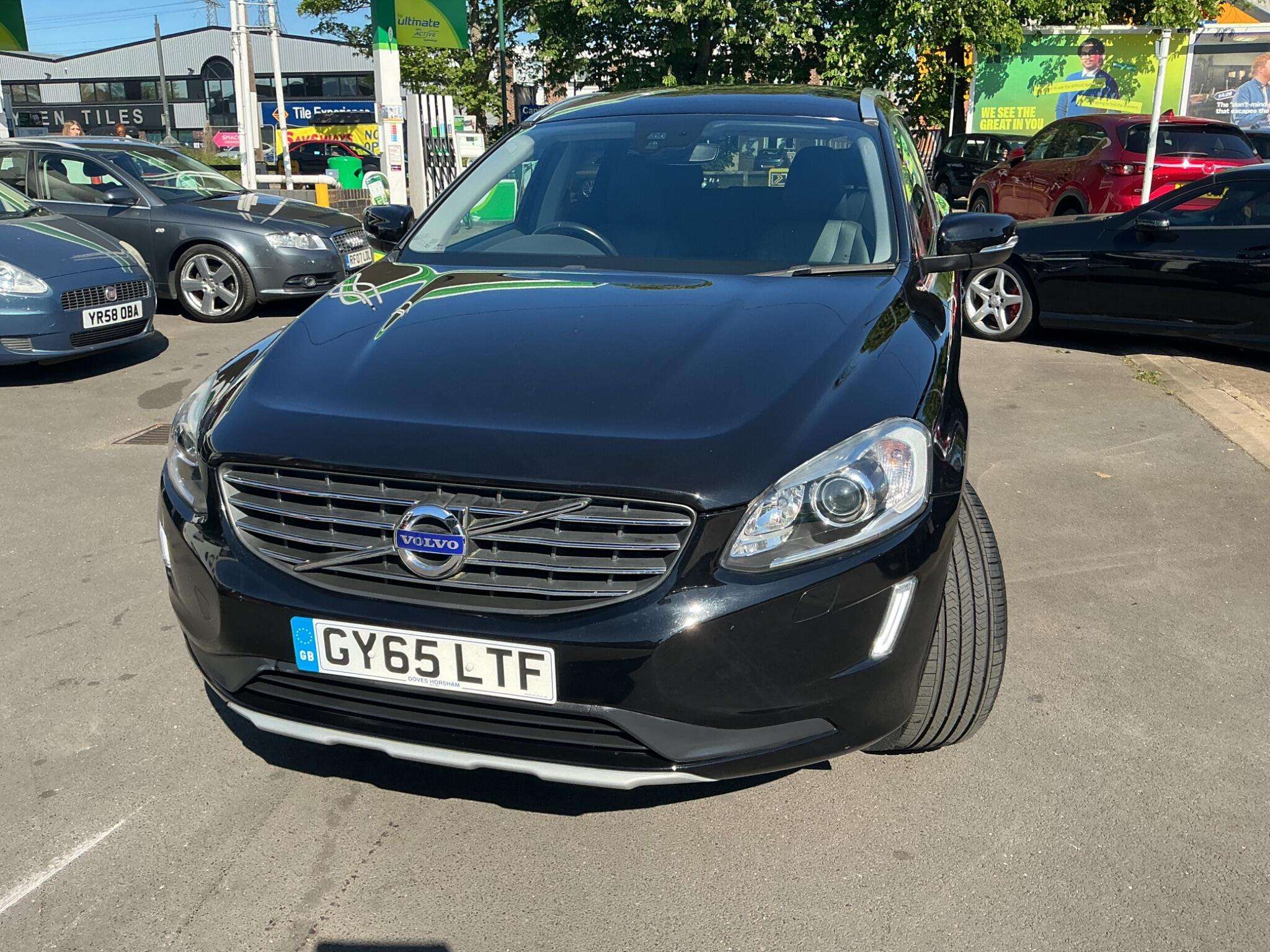 A 2015 VOLVO XC60 2.4 D5 SE Lux Nav AWD Euro 6 (s/s) 5dr A 2015 VOLVO XC60 2.4 D5 SE Lux Nav AWD Euro 6 (s/s) 5dr