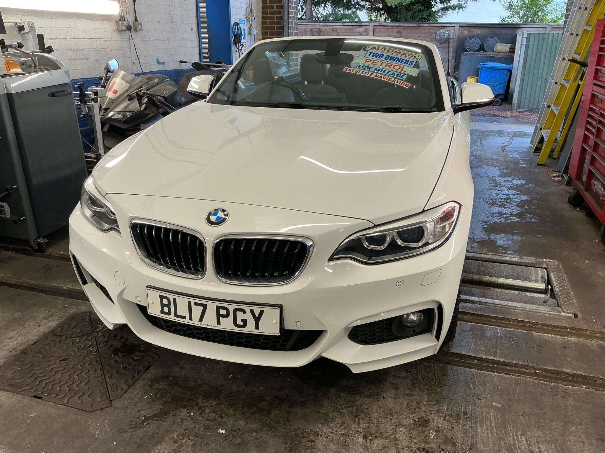 A 2017 BMW 2 SERIES 2.0 220i M Sport Auto Euro 6 (s/s) 2dr A 2017 BMW 2 SERIES 2.0 220i M Sport Auto Euro 6 (s/s) 2dr