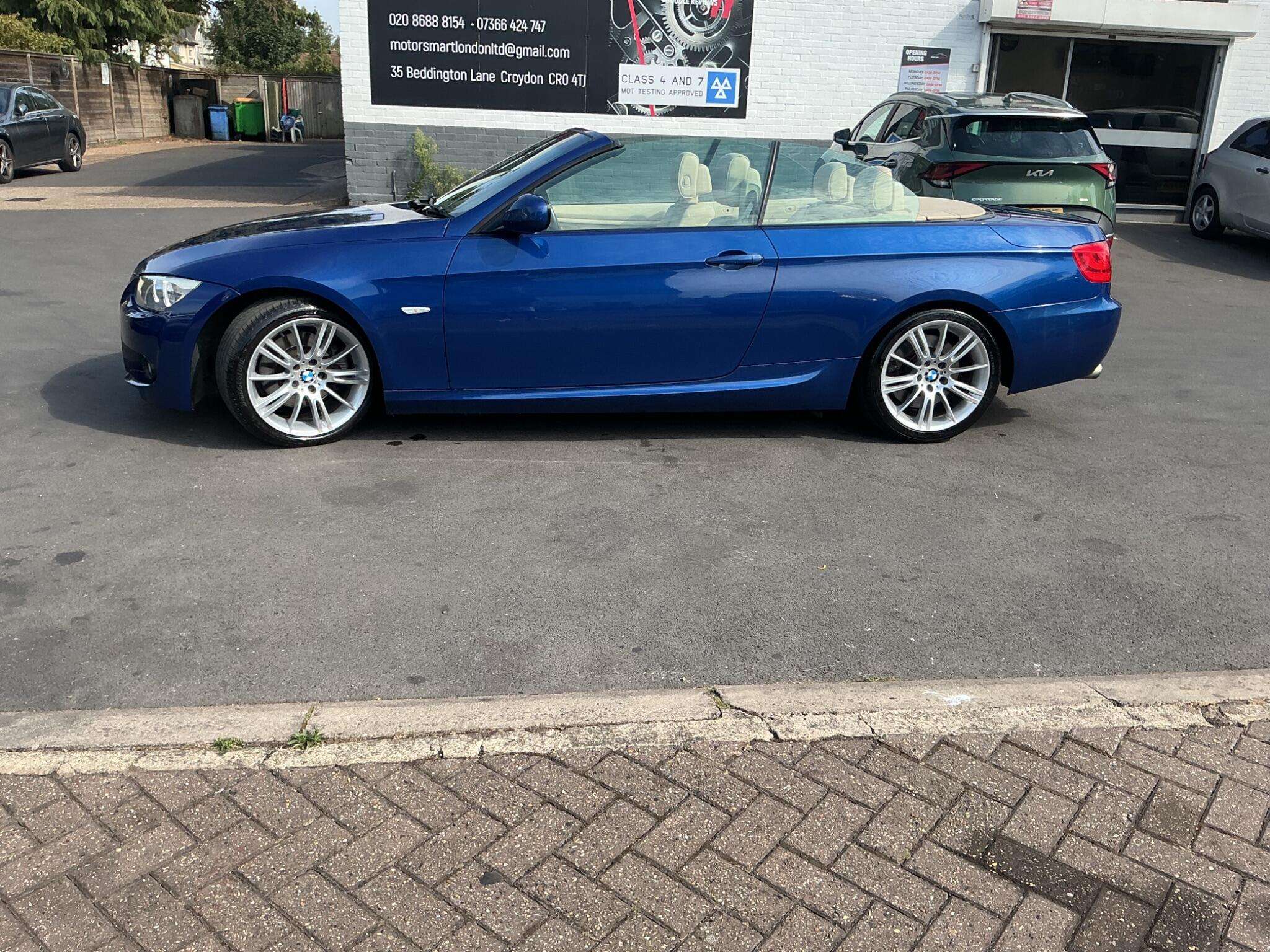 A 2013 BMW 3 SERIES 3.0 330i M Sport Auto Euro 5 2dr A 2013 BMW 3 SERIES 3.0 330i M Sport Auto Euro 5 2dr