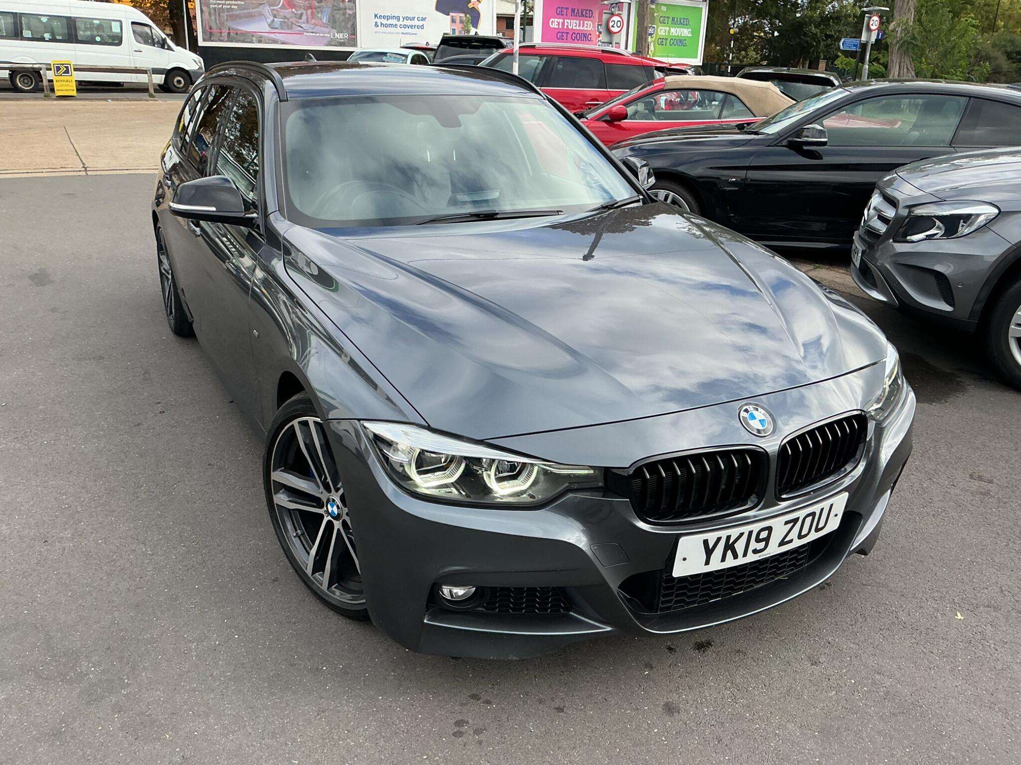 A 2019 BMW 3 SERIES 2.0 320i M Sport Shadow Edition Touring Auto Euro 6 (s/s) 5dr A 2019 BMW 3 SERIES 2.0 320i M Sport Shadow Edition Touring Auto Euro 6 (s/s) 5dr
