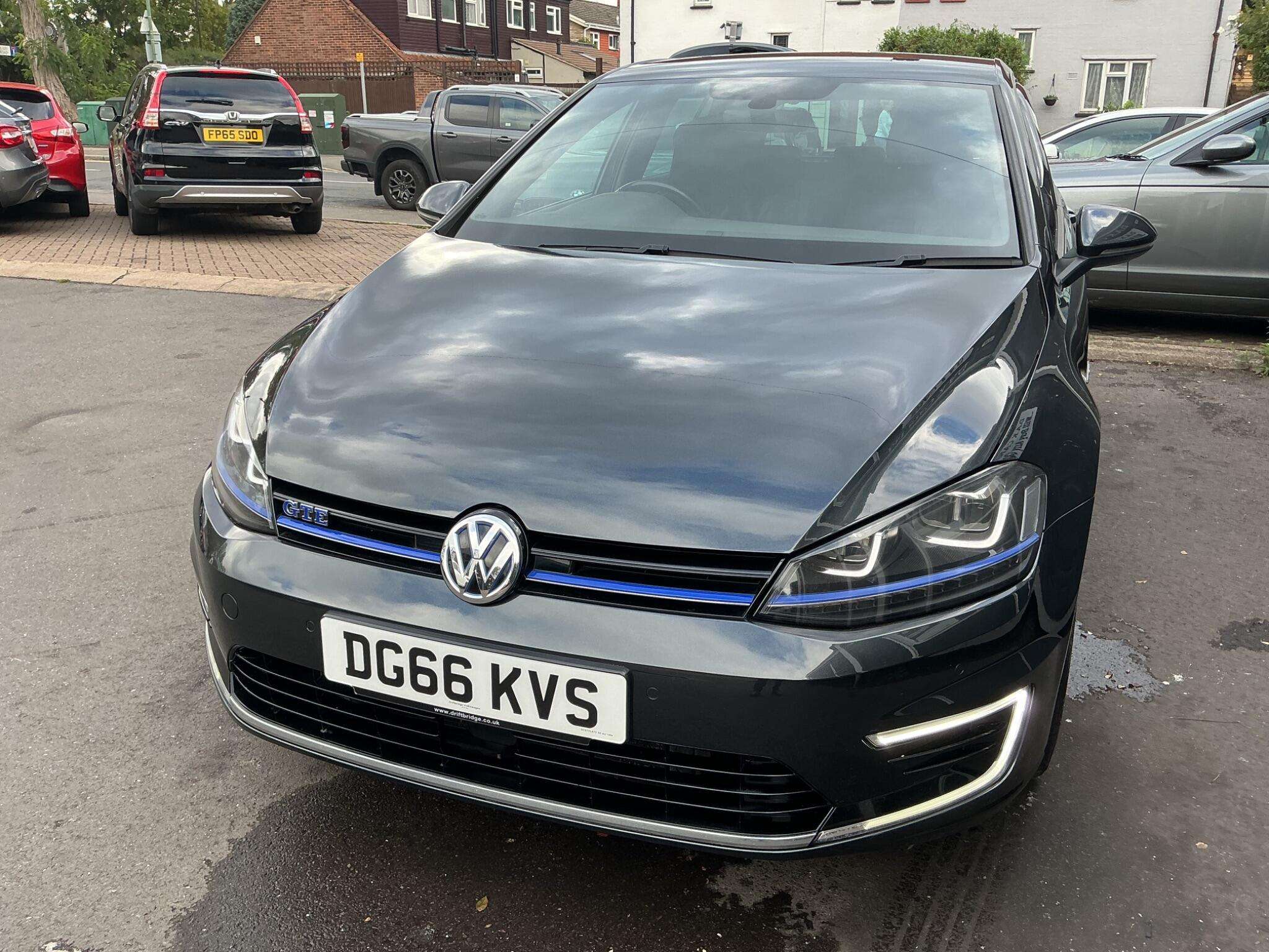A 2016 VOLKSWAGEN GOLF 1.4 TSI GTE Nav DSG Euro 6 (s/s) 5dr A 2016 VOLKSWAGEN GOLF 1.4 TSI GTE Nav DSG Euro 6 (s/s) 5dr