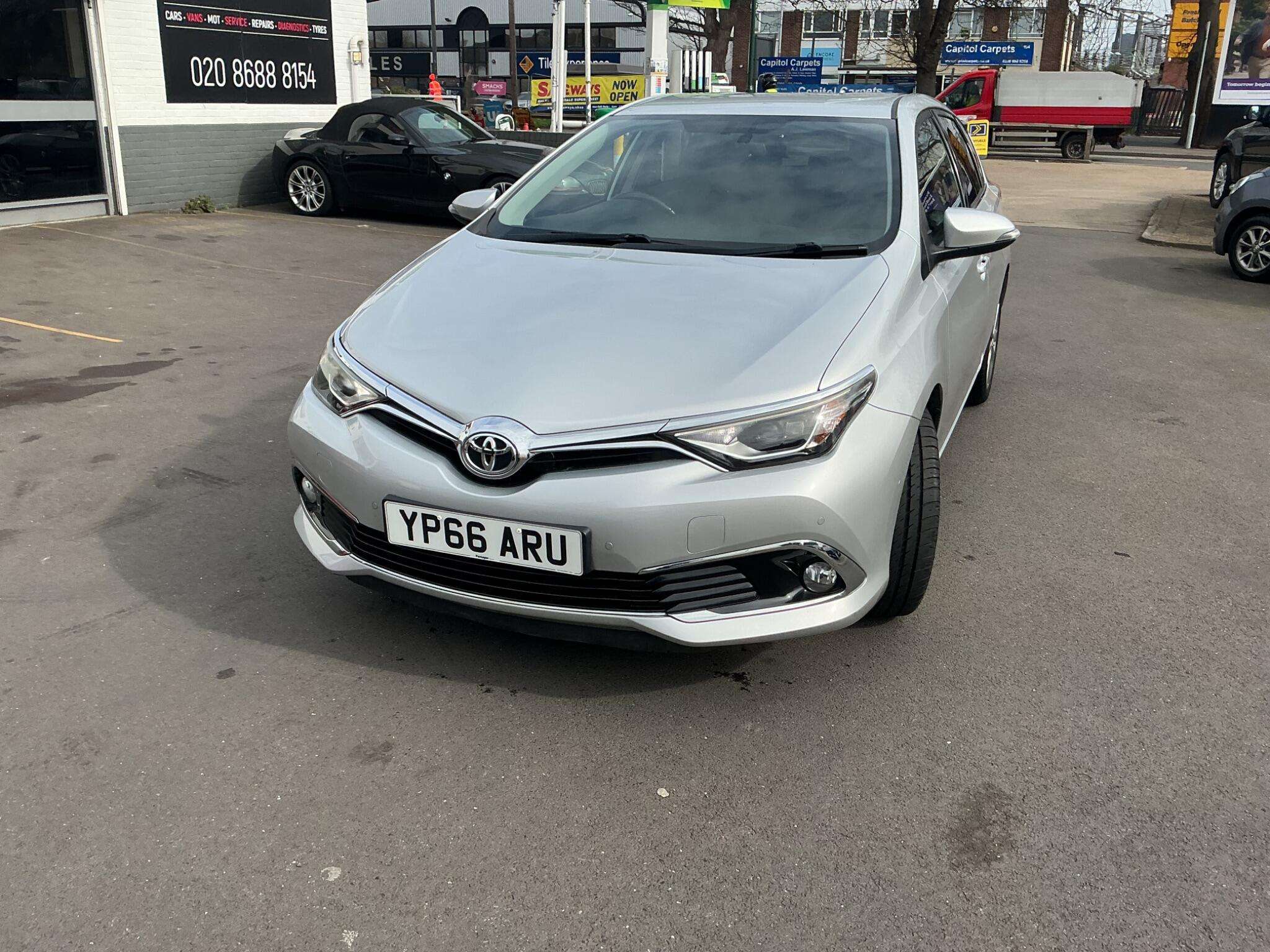 A 2016 TOYOTA AURIS 1.2 VVT-i Excel Euro 6 (s/s) 5dr A 2016 TOYOTA AURIS 1.2 VVT-i Excel Euro 6 (s/s) 5dr