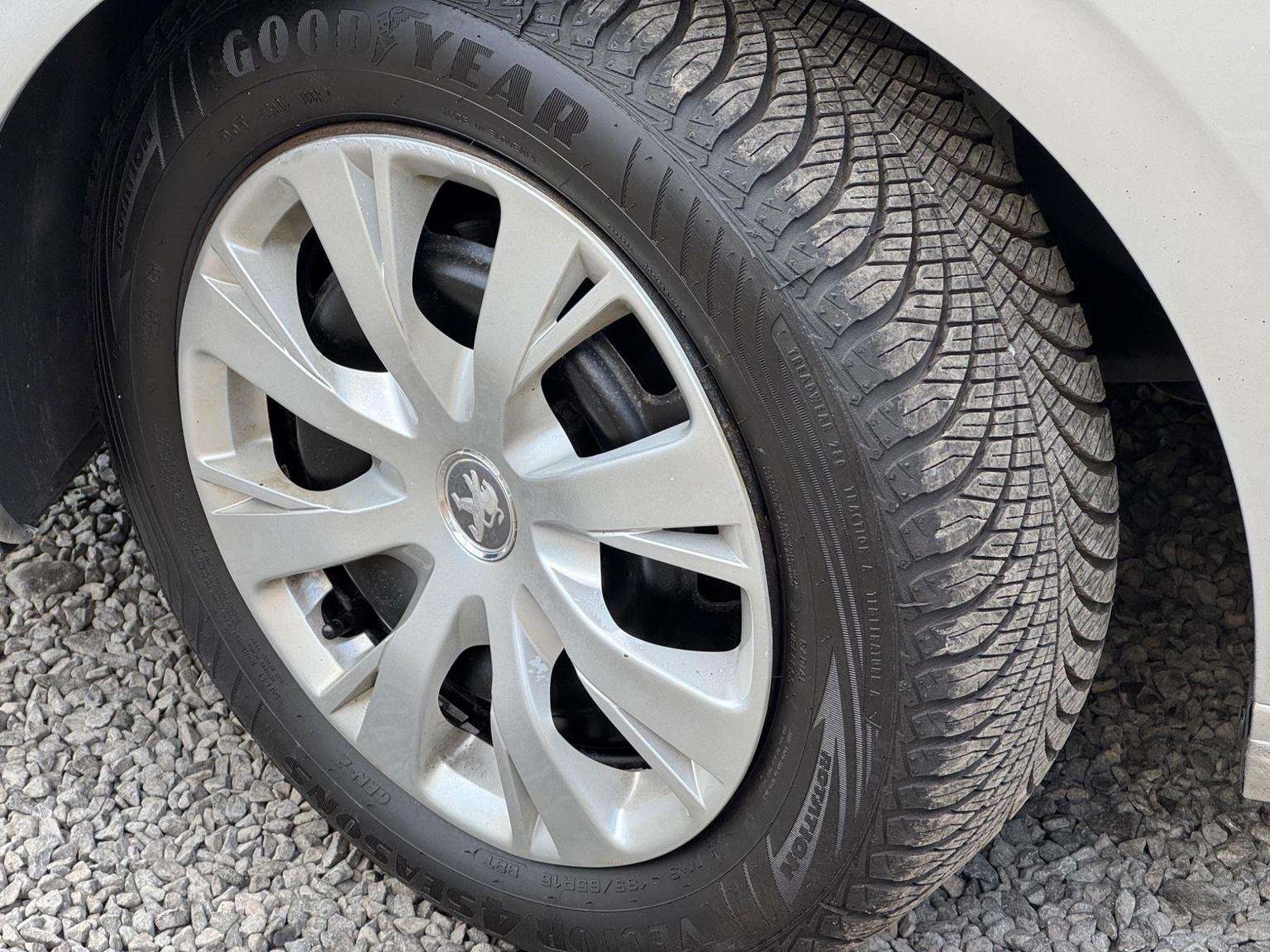 2016 PEUGEOT 208 2016 PEUGEOT 208