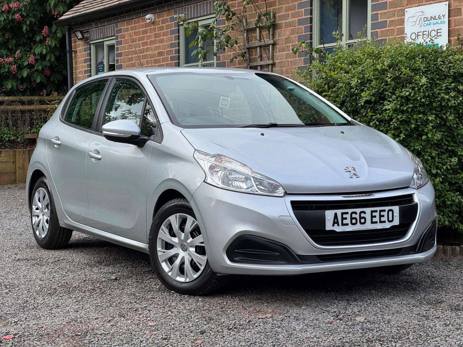 A 2016 PEUGEOT 208 1.6 BlueHDi Access (a/c) Euro 6 5dr A 2016 PEUGEOT 208 1.6 BlueHDi Access (a/c) Euro 6 5dr