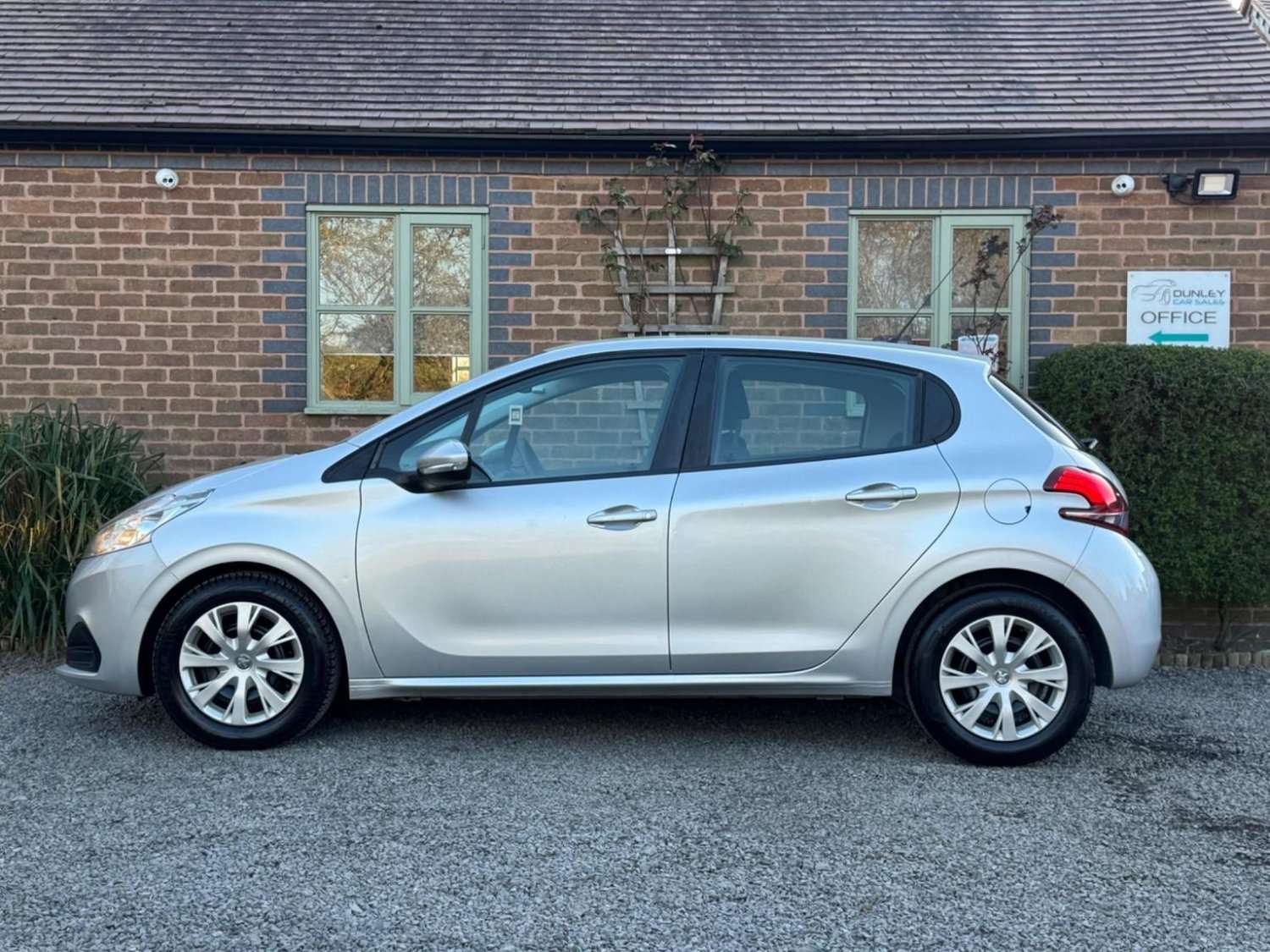 2016 PEUGEOT 208 2016 PEUGEOT 208