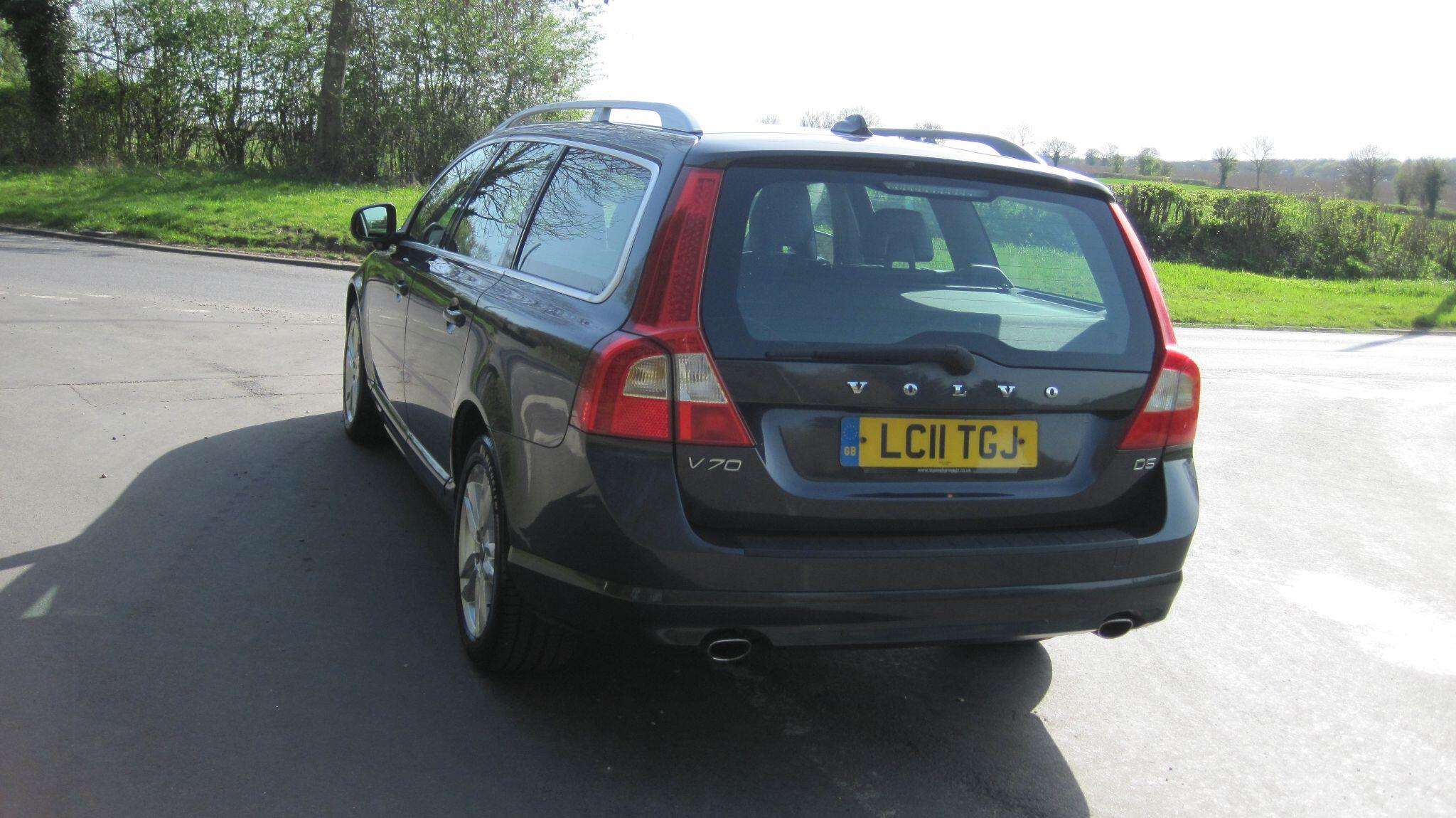 2011 VOLVO V70 2011 VOLVO V70