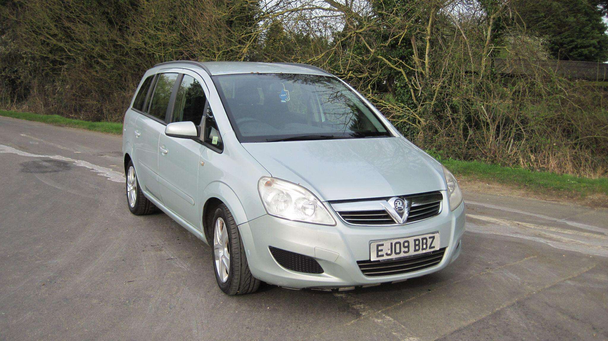 A 2009 VAUXHALL ZAFIRA 1.9 CDTi Exclusiv Auto Euro 4 5dr A 2009 VAUXHALL ZAFIRA 1.9 CDTi Exclusiv Auto Euro 4 5dr