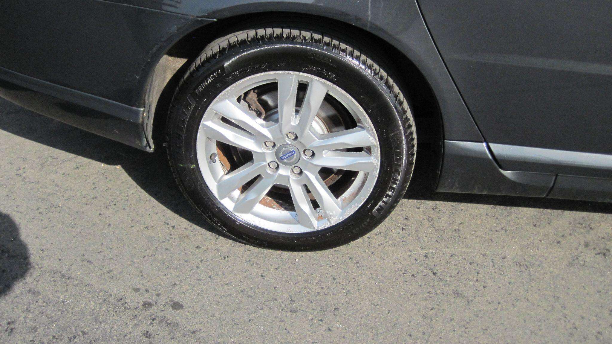 2011 VOLVO V70 2011 VOLVO V70