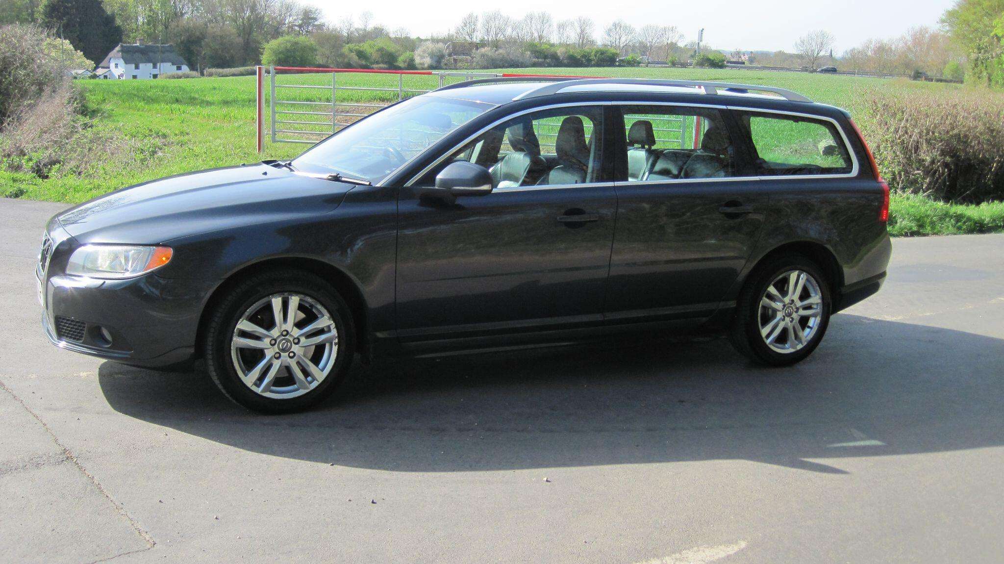 2011 VOLVO V70 2011 VOLVO V70