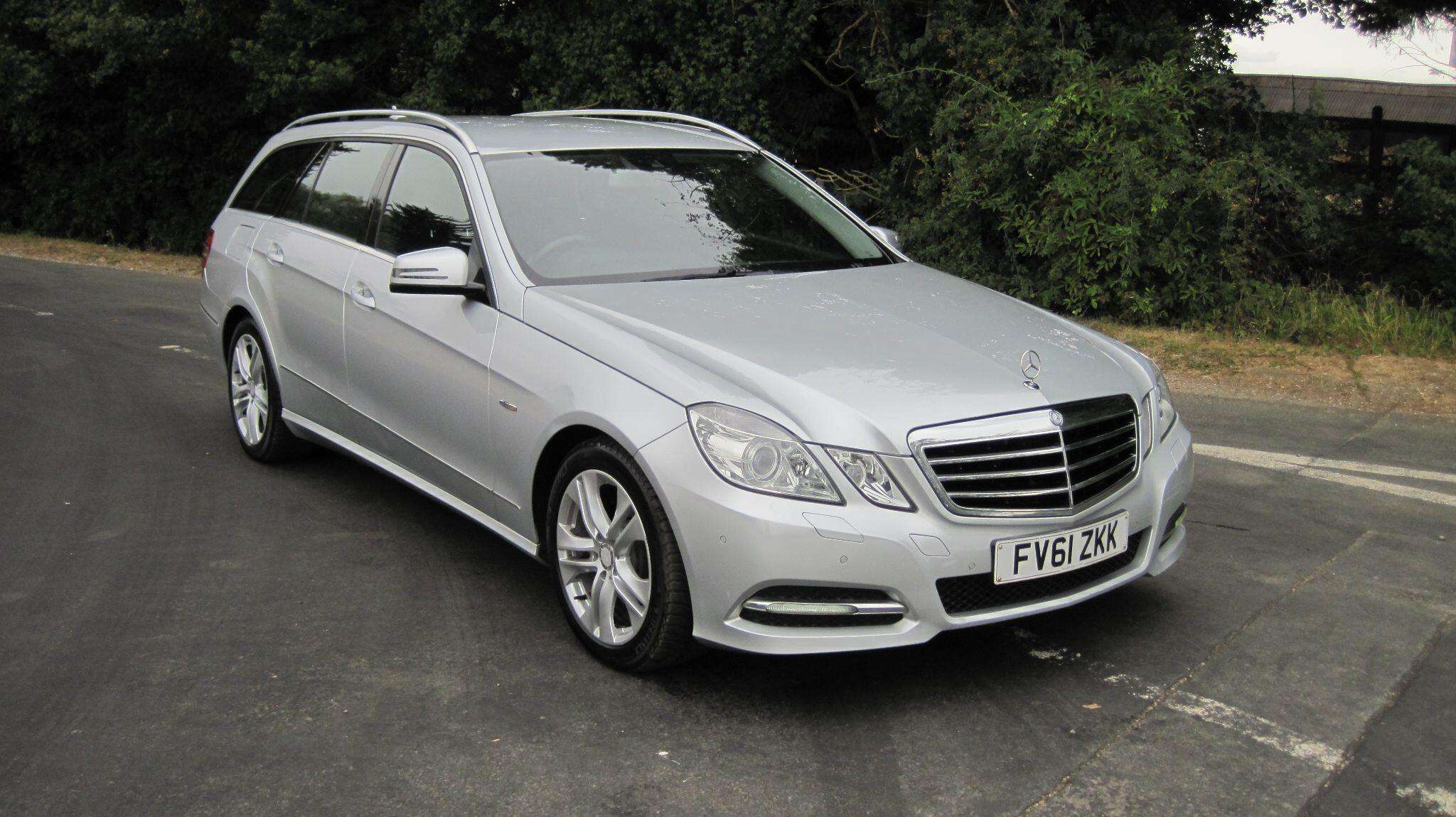 A 2011 MERCEDES-BENZ E CLASS 2.1 E250 CDI BlueEfficiency Avantgarde Edition 125 G-Tronic+ Euro 5 (s/s) 5dr A 2011 MERCEDES-BENZ E CLASS 2.1 E250 CDI BlueEfficiency Avantgarde Edition 125 G-Tronic+ Euro 5 (s/s) 5dr
