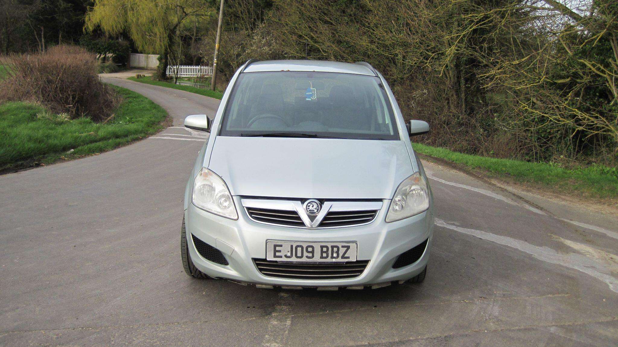 A 2009 VAUXHALL ZAFIRA 1.9 CDTi Exclusiv Auto Euro 4 5dr A 2009 VAUXHALL ZAFIRA 1.9 CDTi Exclusiv Auto Euro 4 5dr