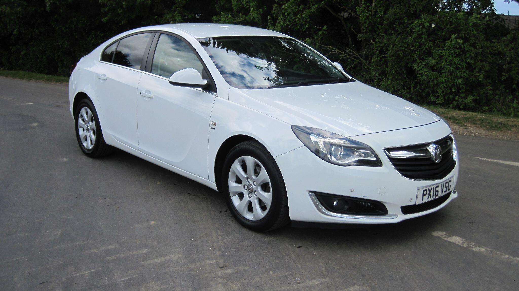 A 2016 VAUXHALL INSIGNIA 1.6 CDTi ecoFLEX SRi Euro 6 (s/s) 5dr A 2016 VAUXHALL INSIGNIA 1.6 CDTi ecoFLEX SRi Euro 6 (s/s) 5dr