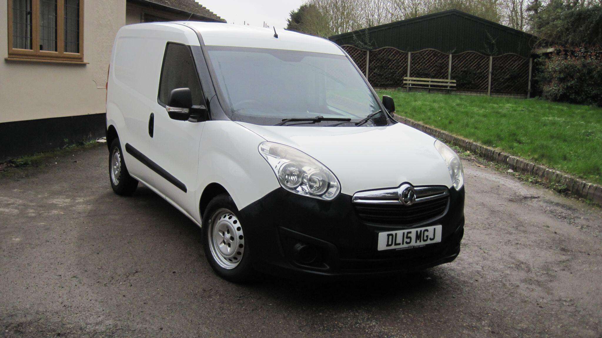 A 2015 VAUXHALL COMBO 1.3 CDTi 2000 ecoFLEX 16v FWD L1 H1 (s/s) 3dr A 2015 VAUXHALL COMBO 1.3 CDTi 2000 ecoFLEX 16v FWD L1 H1 (s/s) 3dr