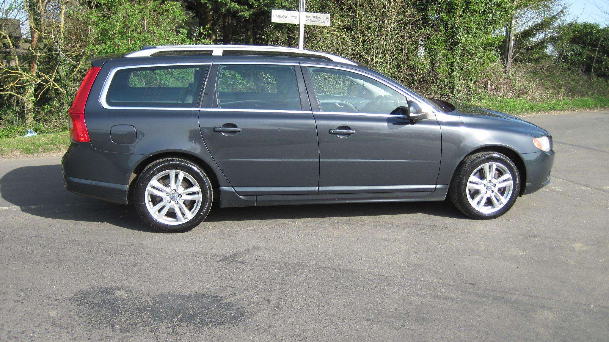 2011 VOLVO V70 2011 VOLVO V70