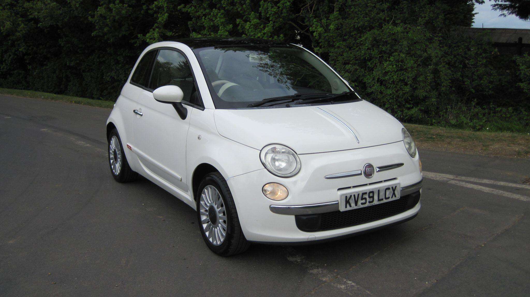 A 2009 FIAT 500 1.2 Lounge Euro 5 (s/s) 3dr A 2009 FIAT 500 1.2 Lounge Euro 5 (s/s) 3dr