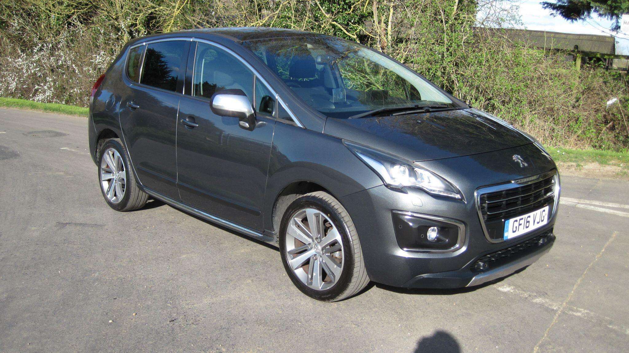 A 2016 PEUGEOT 3008 1.2 PureTech Allure Euro 6 (s/s) 5dr A 2016 PEUGEOT 3008 1.2 PureTech Allure Euro 6 (s/s) 5dr