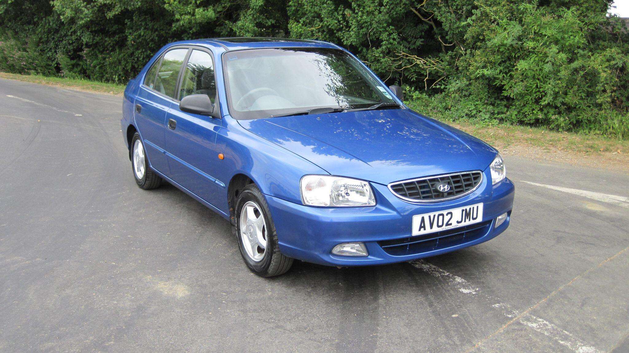 A 2002 HYUNDAI ACCENT 1.5 CDX 5dr A 2002 HYUNDAI ACCENT 1.5 CDX 5dr