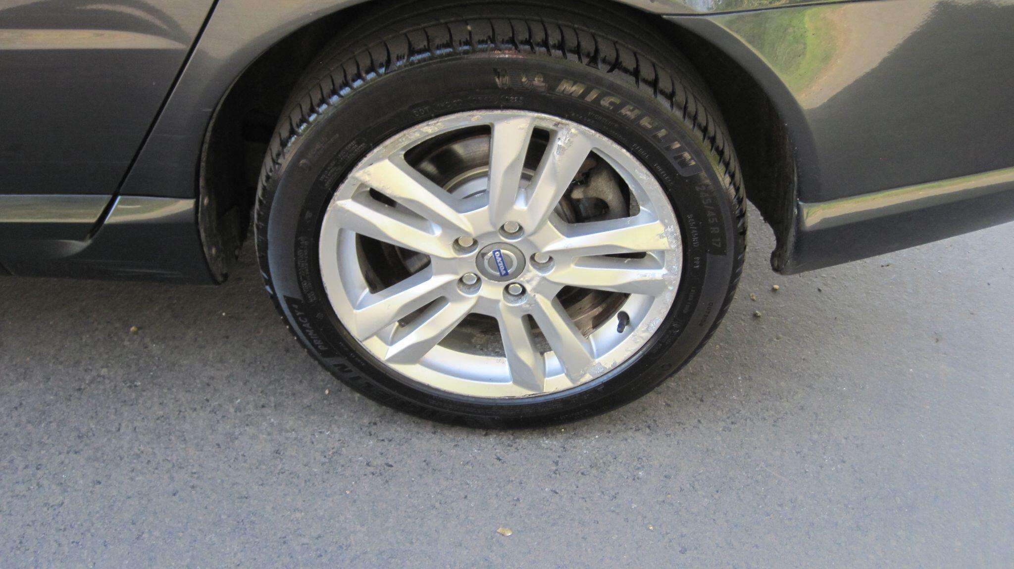 2011 VOLVO V70 2011 VOLVO V70