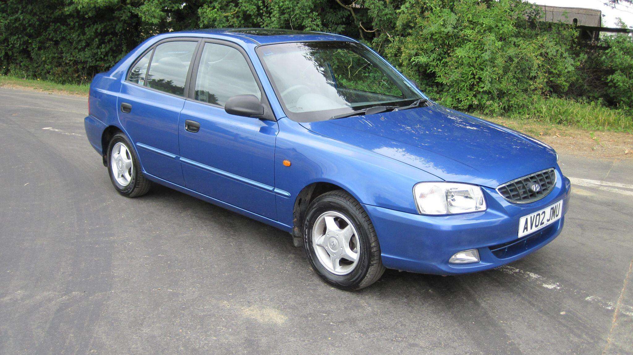A 2002 HYUNDAI ACCENT 1.5 CDX 5dr A 2002 HYUNDAI ACCENT 1.5 CDX 5dr