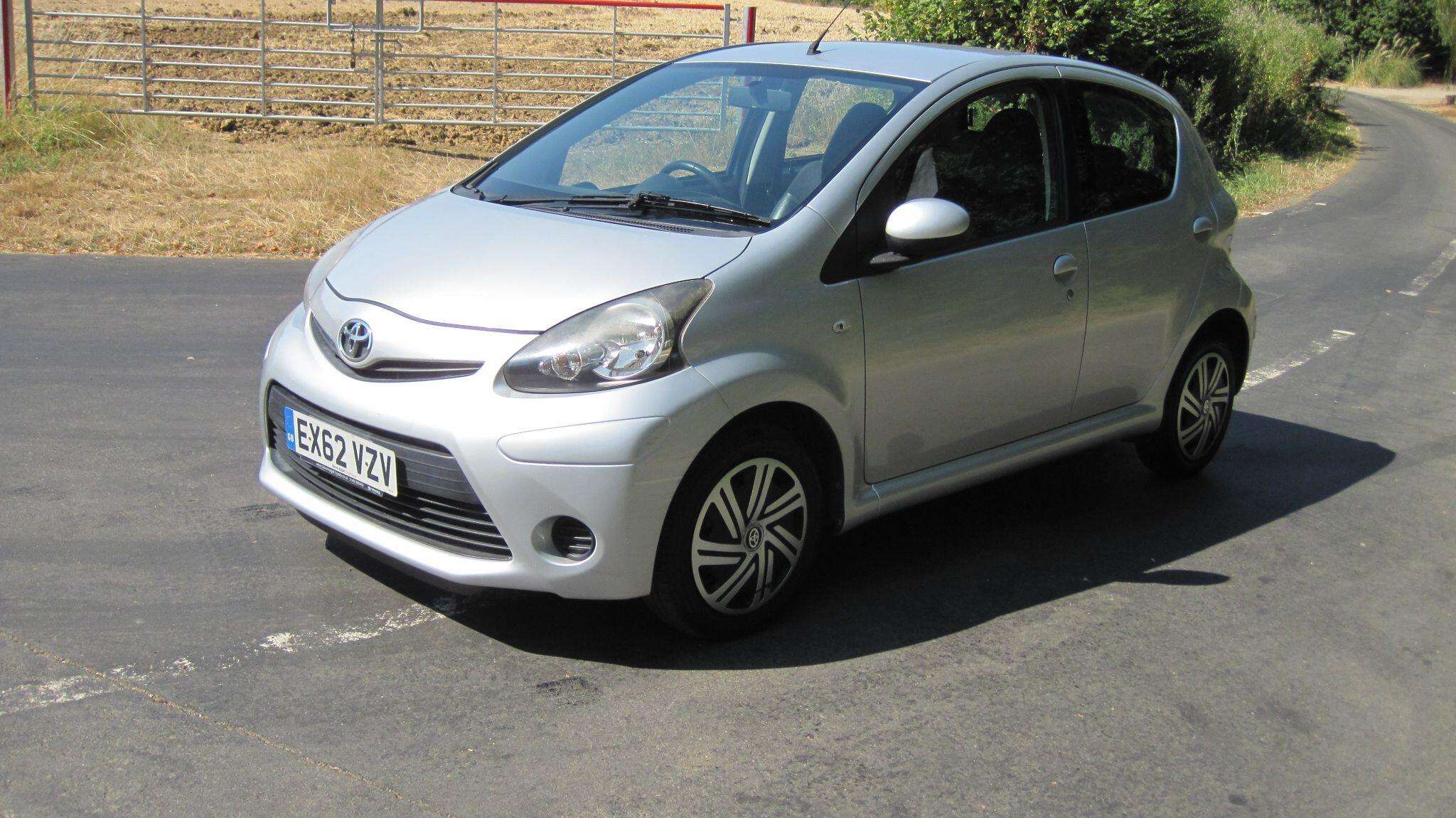 A 2012 TOYOTA AYGO 1.0 VVT-i Ice MultiMode Euro 5 5dr A 2012 TOYOTA AYGO 1.0 VVT-i Ice MultiMode Euro 5 5dr
