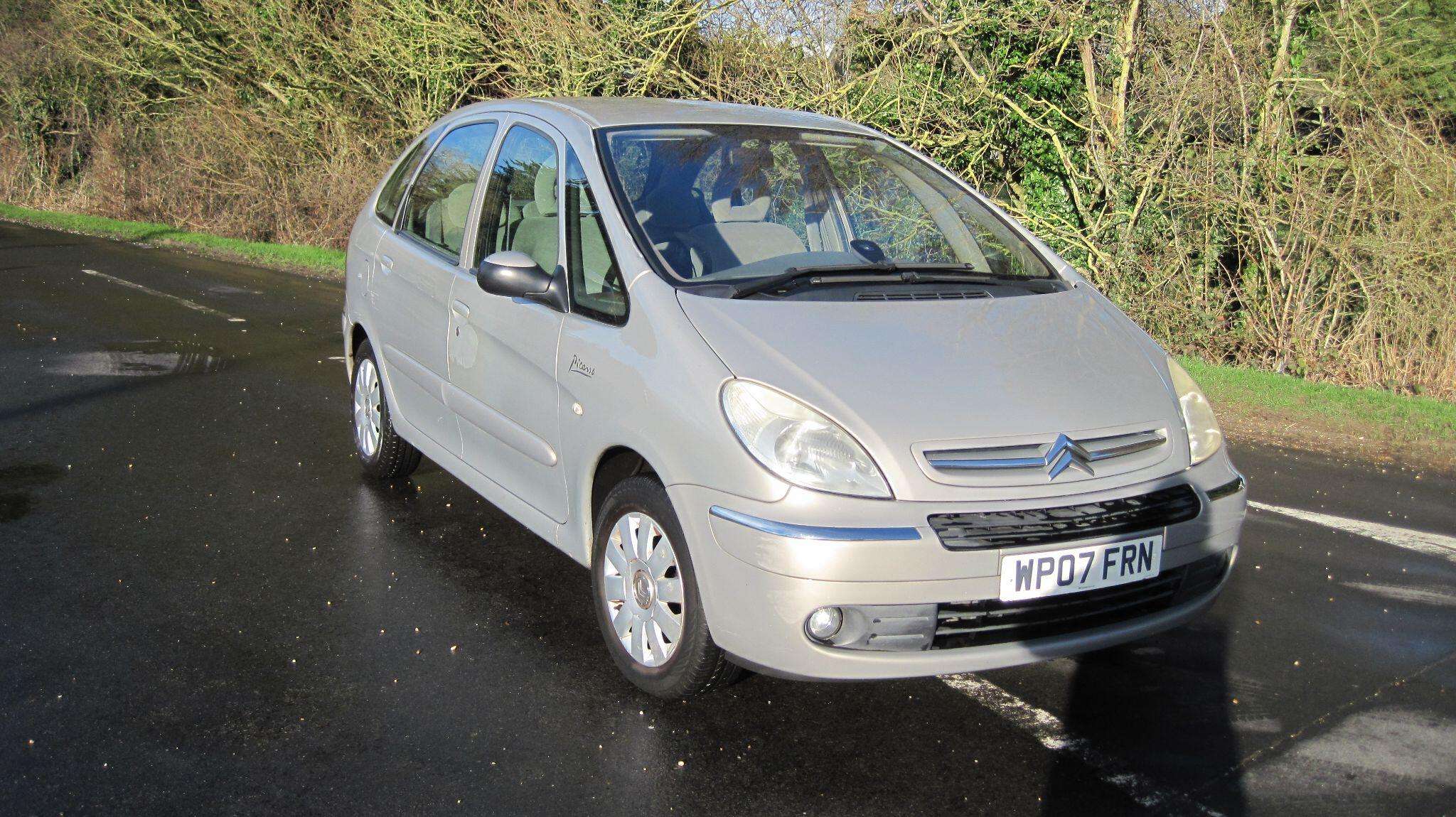 A 2007 CITROEN XSARA PICASSO 1.6i 16V Exclusive 5dr A 2007 CITROEN XSARA PICASSO 1.6i 16V Exclusive 5dr