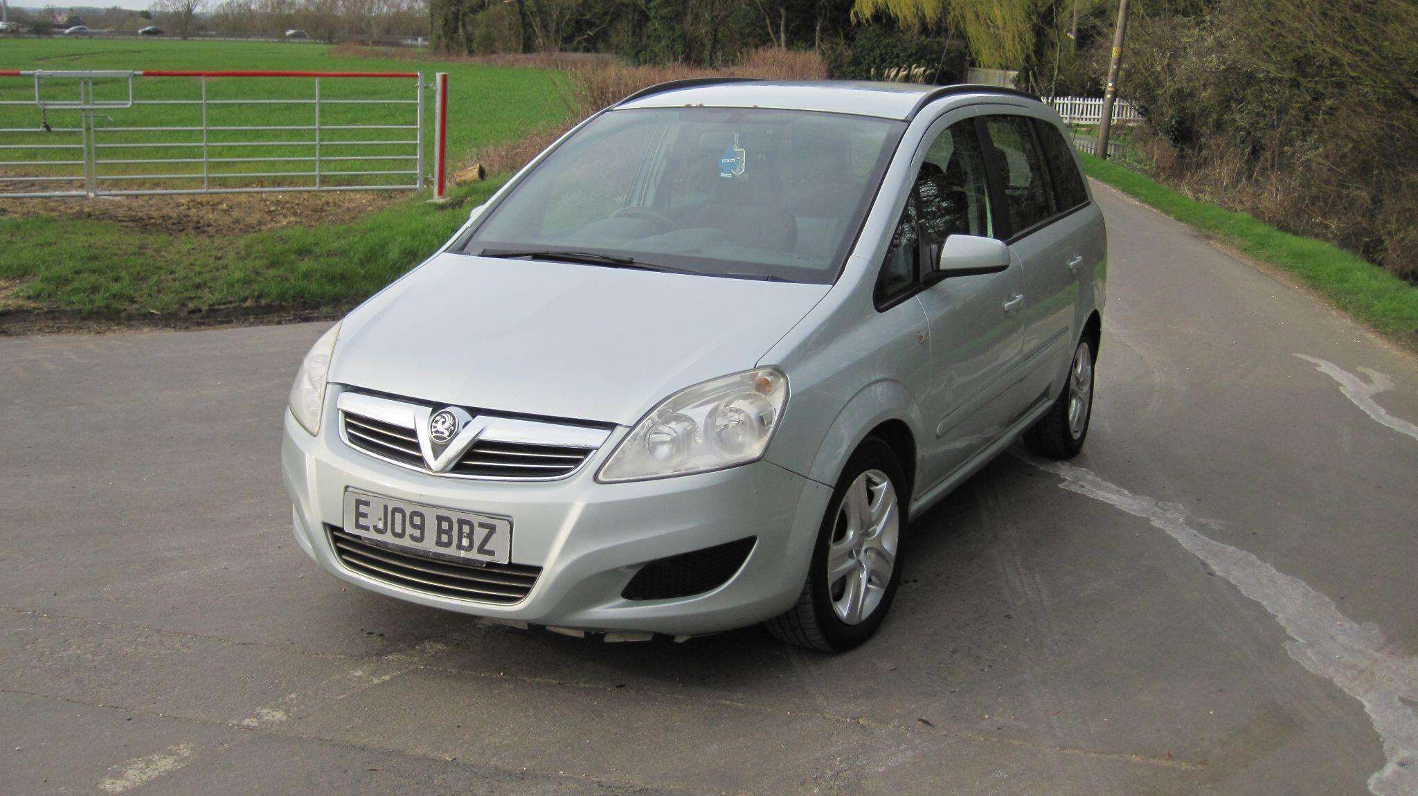 A 2009 VAUXHALL ZAFIRA 1.9 CDTi Exclusiv Auto Euro 4 5dr A 2009 VAUXHALL ZAFIRA 1.9 CDTi Exclusiv Auto Euro 4 5dr