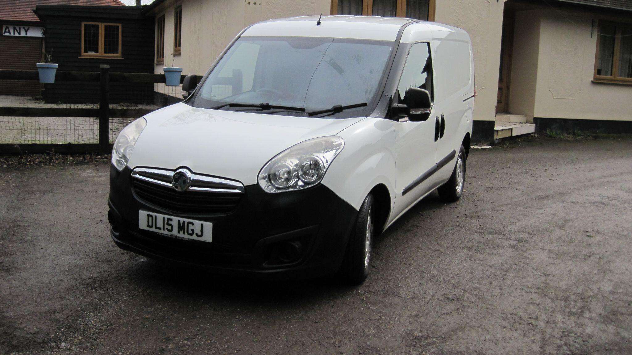 A 2015 VAUXHALL COMBO 1.3 CDTi 2000 ecoFLEX 16v FWD L1 H1 (s/s) 3dr A 2015 VAUXHALL COMBO 1.3 CDTi 2000 ecoFLEX 16v FWD L1 H1 (s/s) 3dr