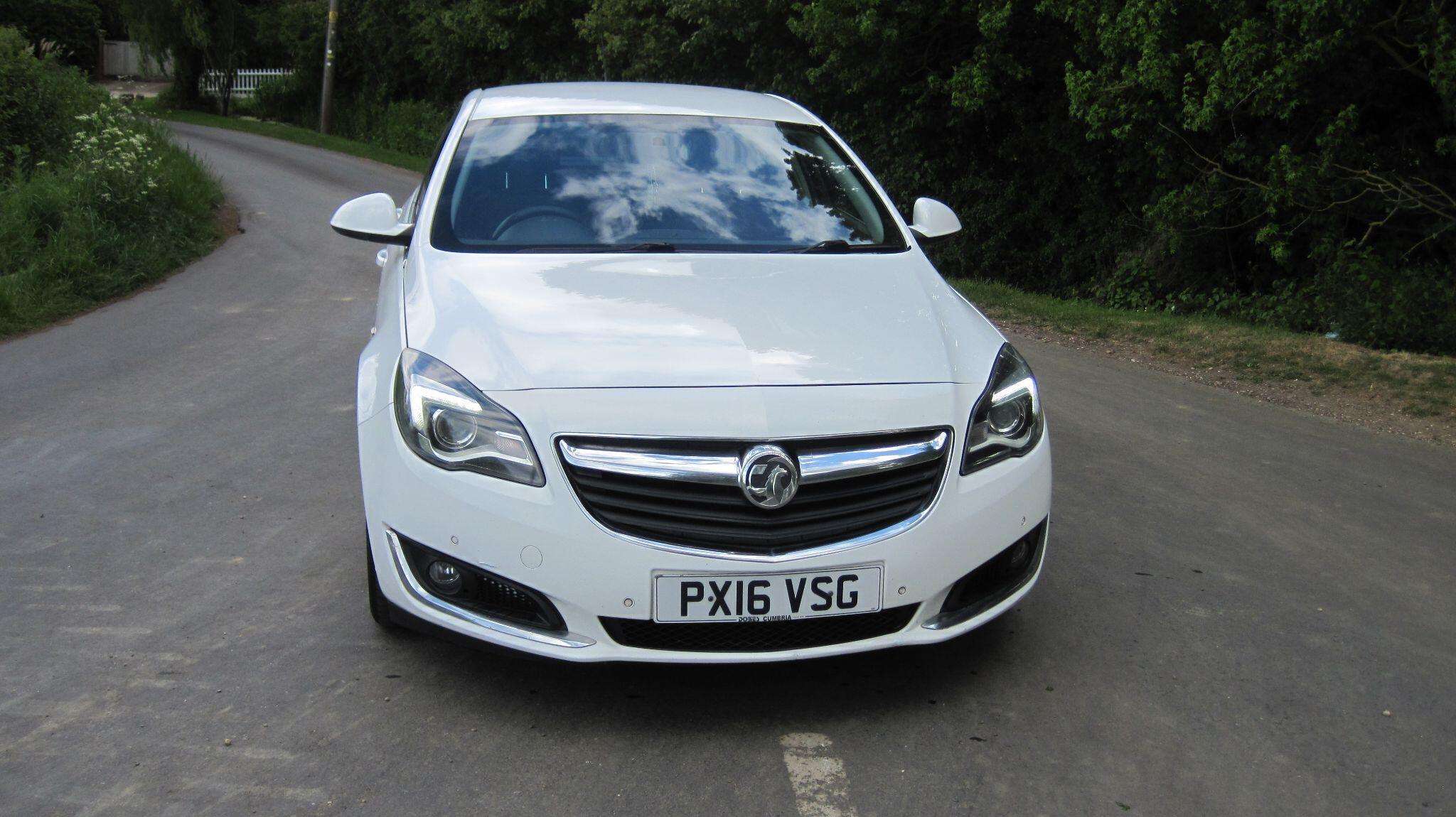 A 2016 VAUXHALL INSIGNIA 1.6 CDTi ecoFLEX SRi Euro 6 (s/s) 5dr A 2016 VAUXHALL INSIGNIA 1.6 CDTi ecoFLEX SRi Euro 6 (s/s) 5dr