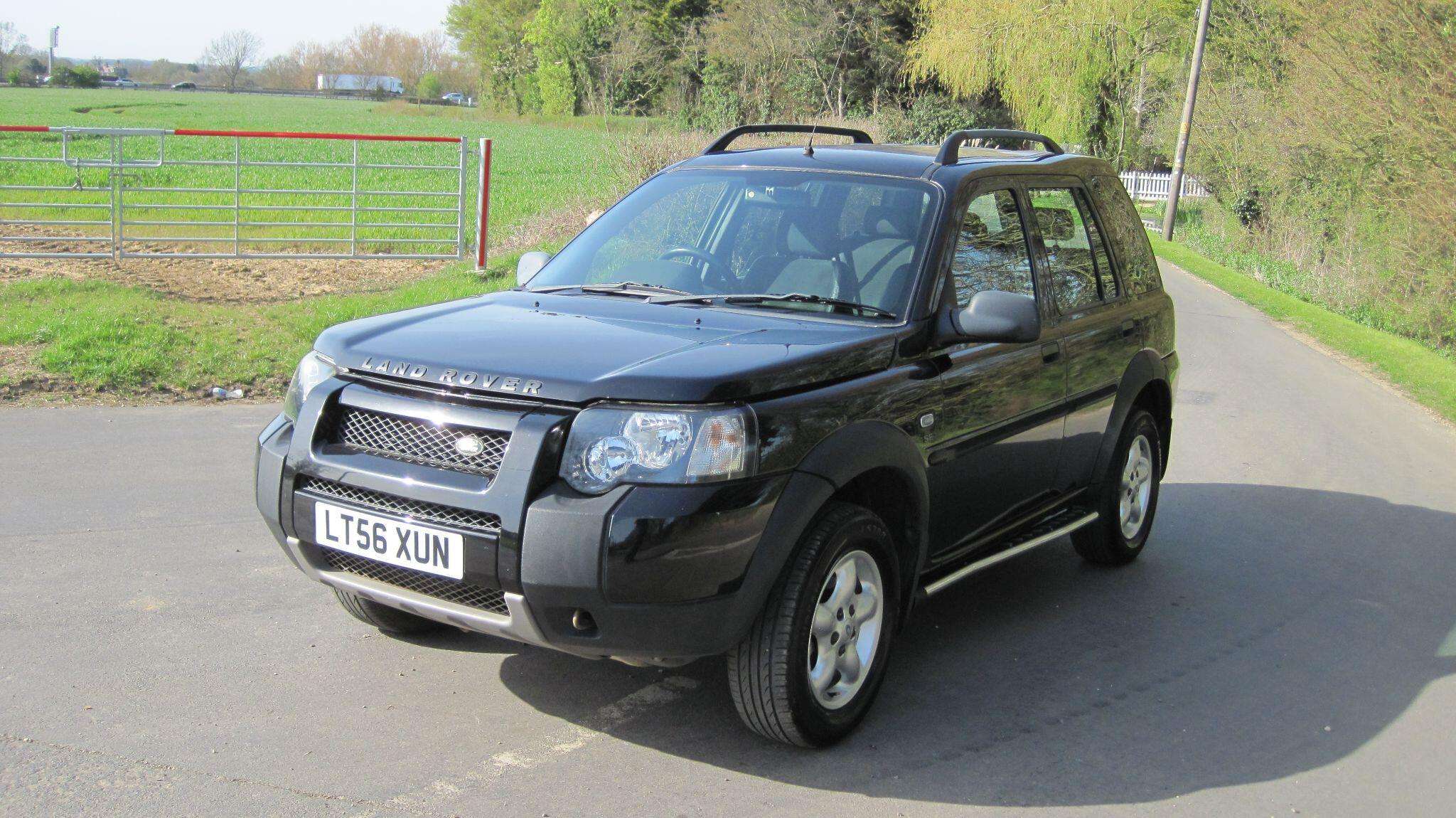 A 2006 LAND ROVER FREELANDER 2.0 TD4 SE Station Wagon 5dr A 2006 LAND ROVER FREELANDER 2.0 TD4 SE Station Wagon 5dr